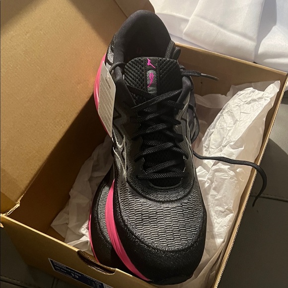 Mizuno Women's Wave Rider 27 - Black and Pink - Picture 10 of 12